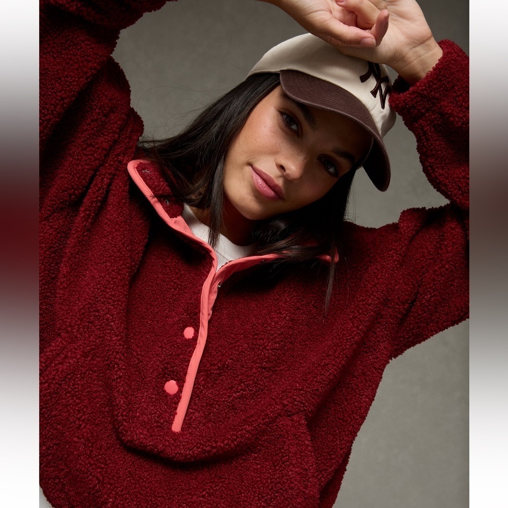 [American Eagle] NWT Relaxed Sherpa Fleece
Henley Sweatshirt